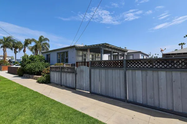 $2,000,000 | 712 South Myers Street, Oceanside, CA 92054