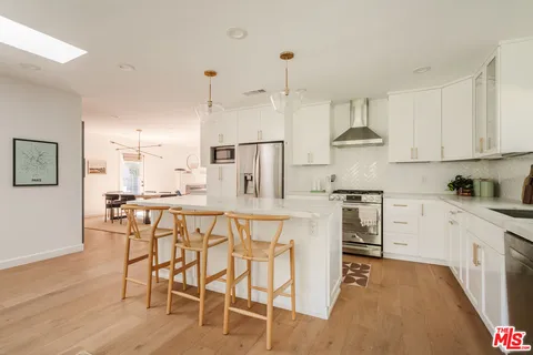 $1,995,000 | 5116 Pickford Way, Culver City, CA 90230