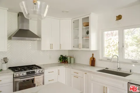 $1,995,000 | 5116 Pickford Way, Culver City, CA 90230