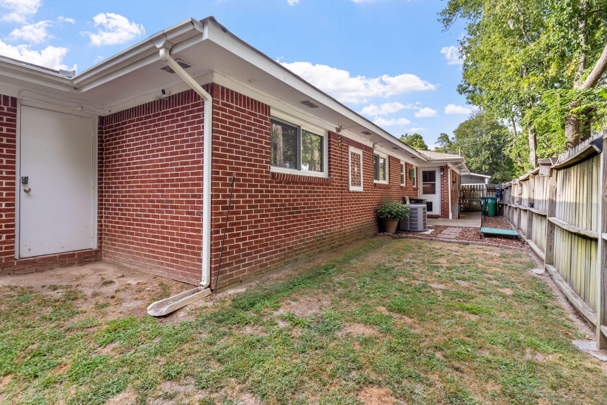 4222 Ealy Road Chattanooga, TN 37412 - Photo 26 of 26 a front view of house with yard