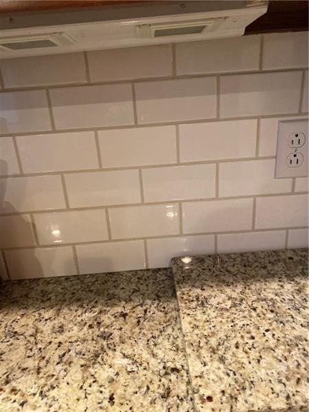 414 Garfield Road Latrobe, PA 15650 - Photo 4 of 24 Tile Backsplash in kitchen