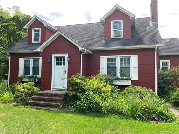 $849,000 | 5660 Sound Avenue, Mattituck, NY 11952