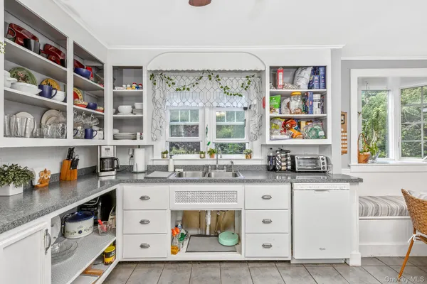 $799,000 | 5660 Sound Avenue, Mattituck, NY 11952