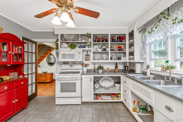 $849,000 | 5660 Sound Avenue, Mattituck, NY 11952