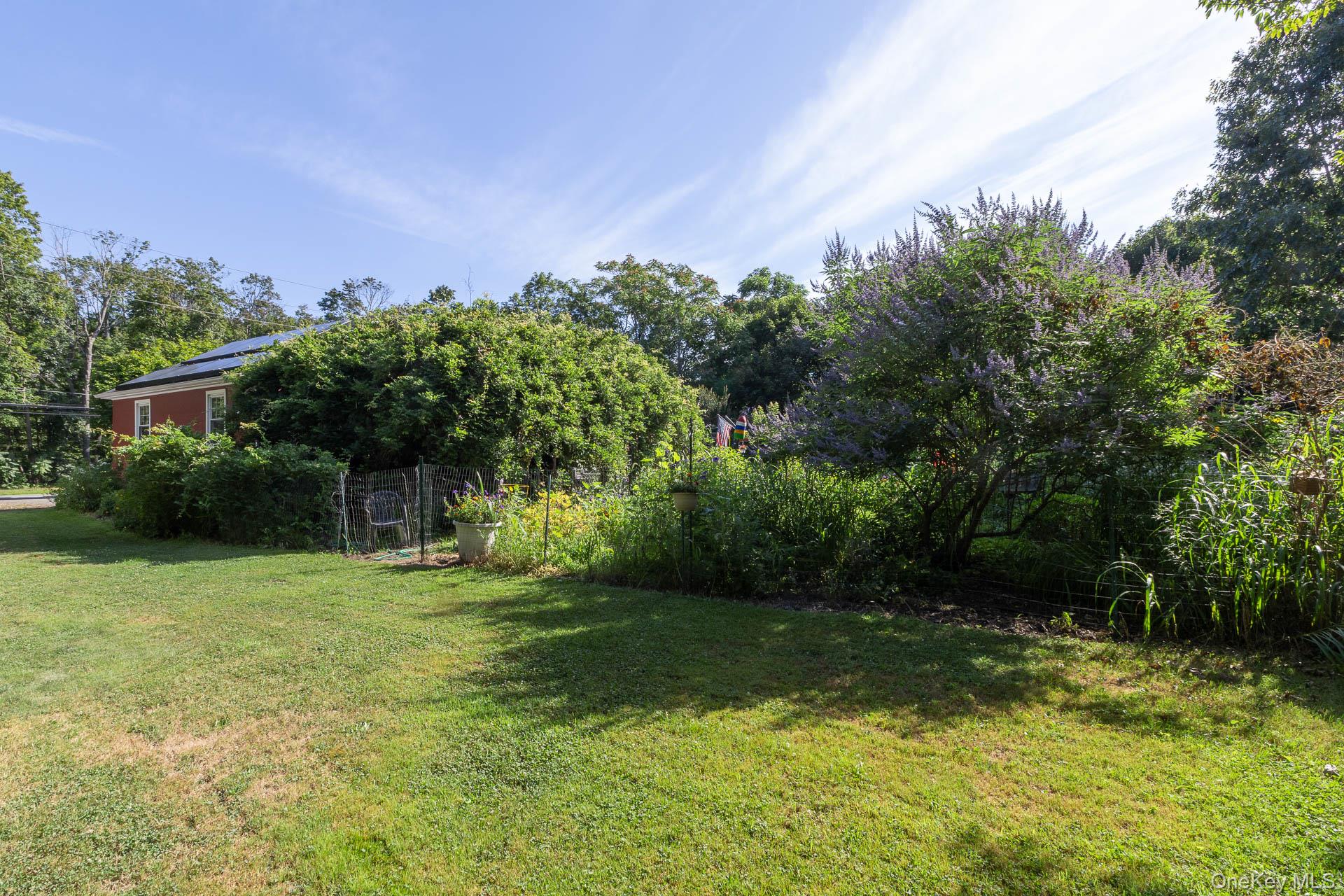 5660 Sound Avenue Mattituck, NY 11952 - Photo 28 of 43 View of green lawn