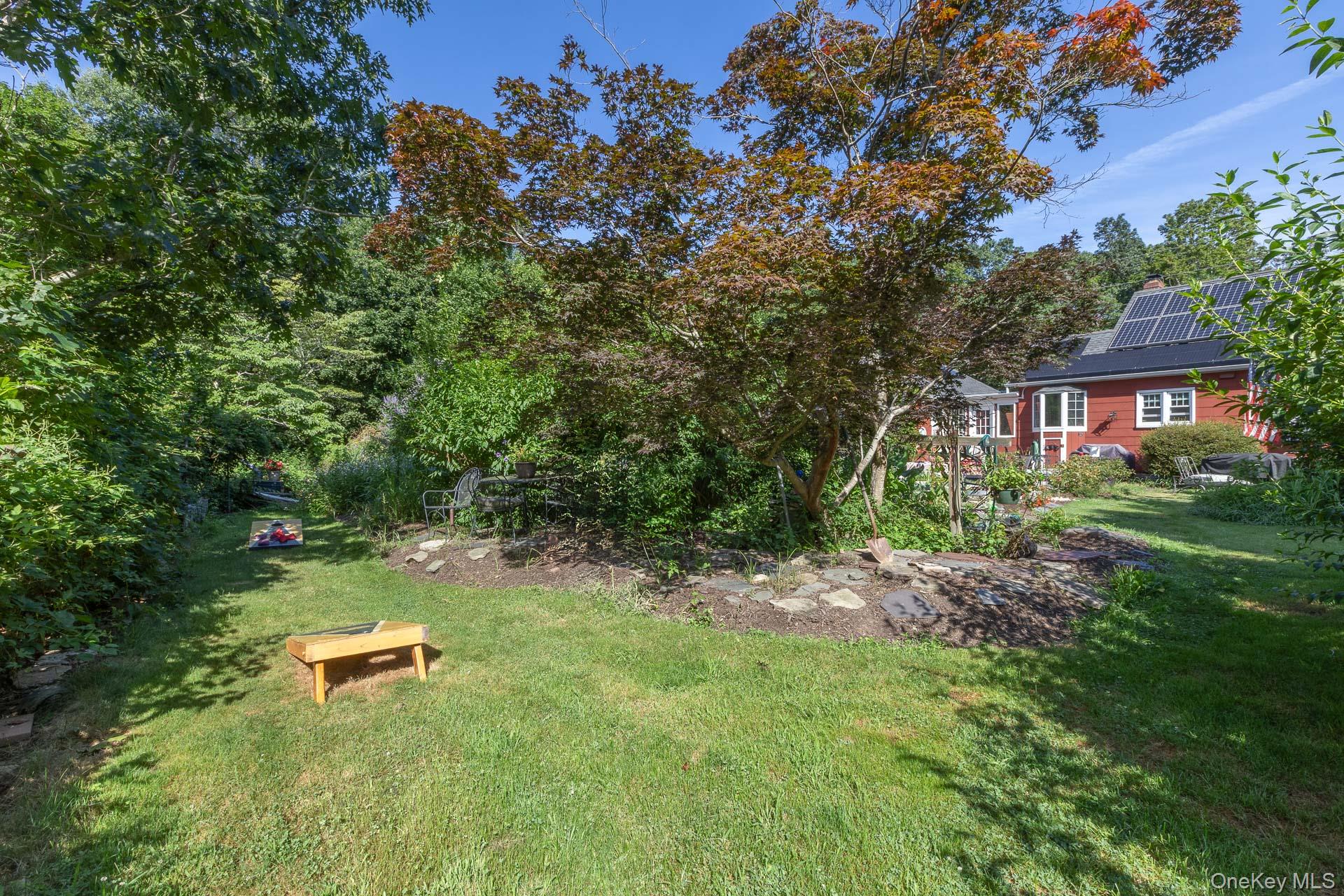 5660 Sound Avenue Mattituck, NY 11952 - Photo 29 of 43 View of green lawn