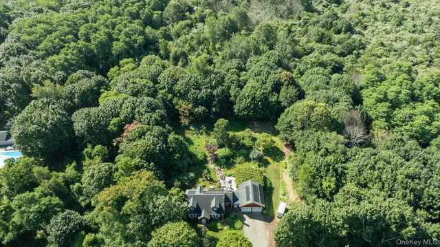 $849,000 | 5660 Sound Avenue, Mattituck, NY 11952