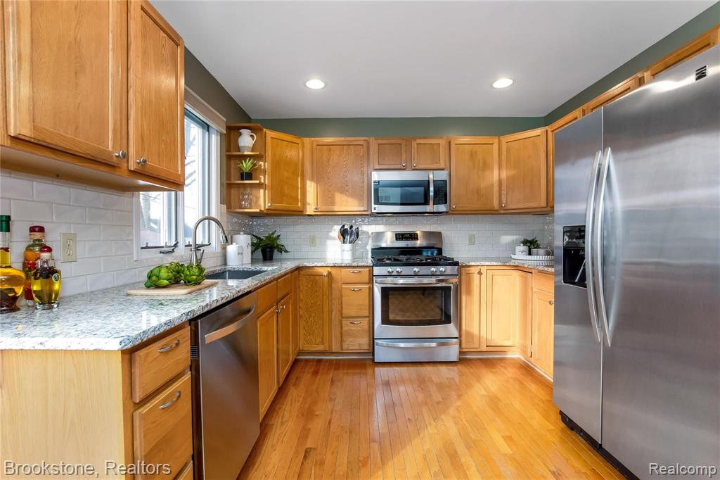 2634 Simpson Drive Rochester Hills, MI 48309 - Photo 13 of 37