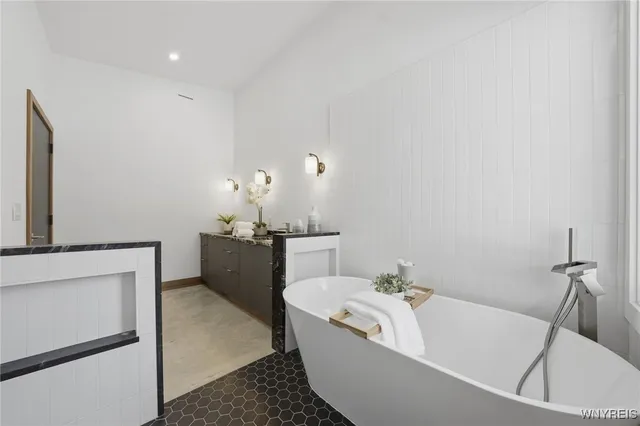 $950,000 | 1221 Rice Road, Elma, NY 14059