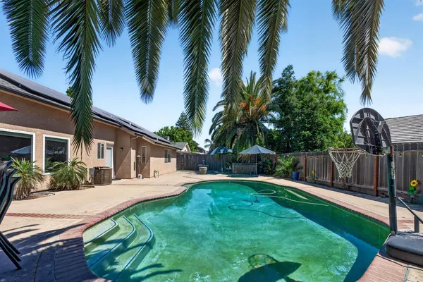 $469,900 | 1668 Bedford Avenue, Clovis, CA 93611