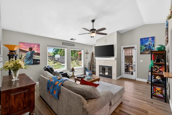 $469,900 | 1668 Bedford Avenue, Clovis, CA 93611