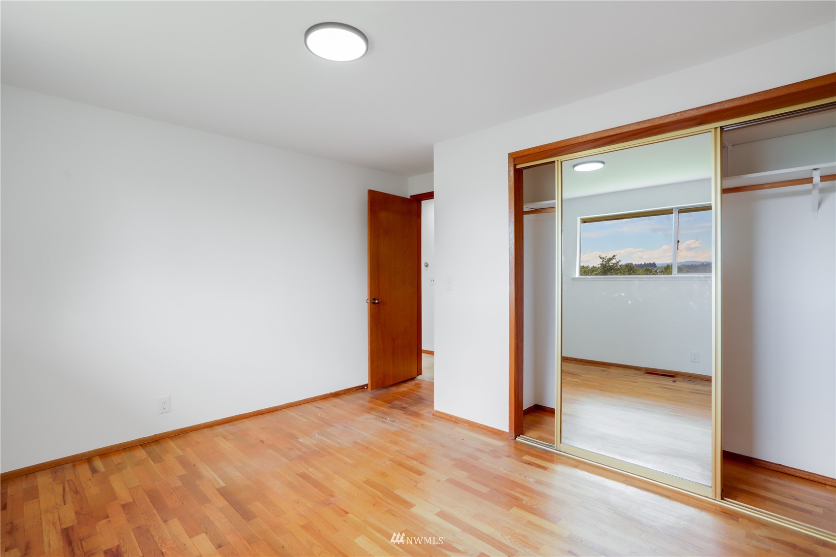 454 Lind Avenue Northwest Renton, WA 98057 - Photo 20 of 35 an empty room with closet