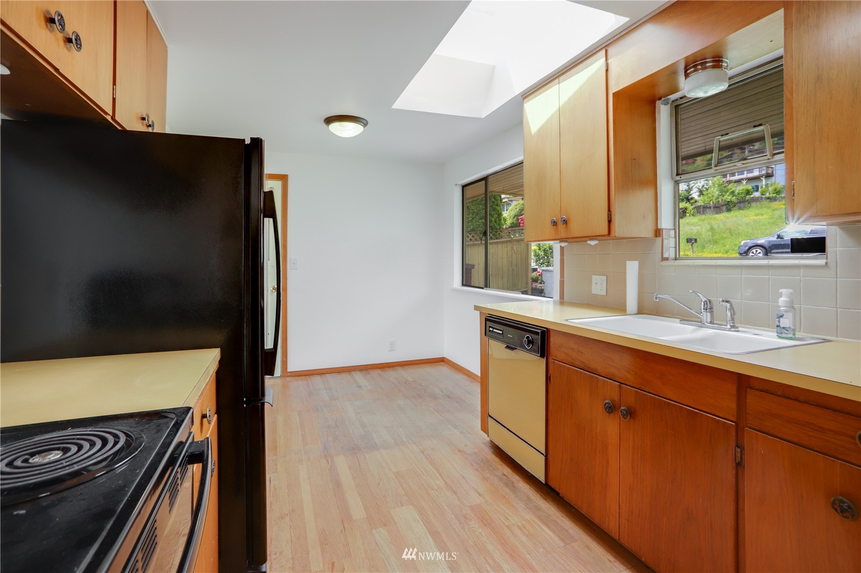 454 Lind Avenue Northwest Renton, WA 98057 - Photo 6 of 35 a kitchen with stainless steel appliances a sink stove and cabinets