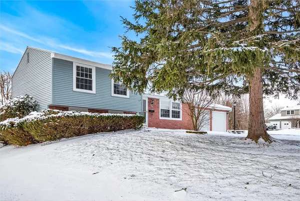 $279,900 | 45 Marberth Drive, Henrietta, NY 14467