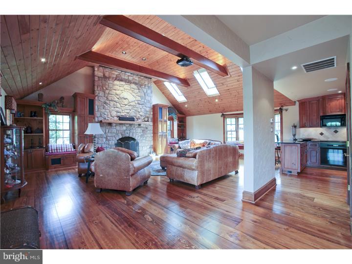 360 Woodhill Road Newtown, PA 18940 - Photo 11 of 25 Great Room