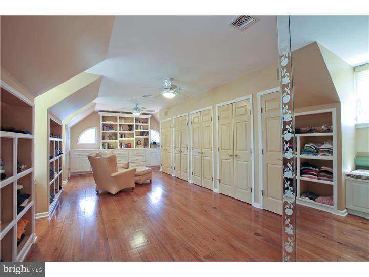 360 Woodhill Road Newtown, PA 18940 - Photo 14 of 25 Walk-in Closet