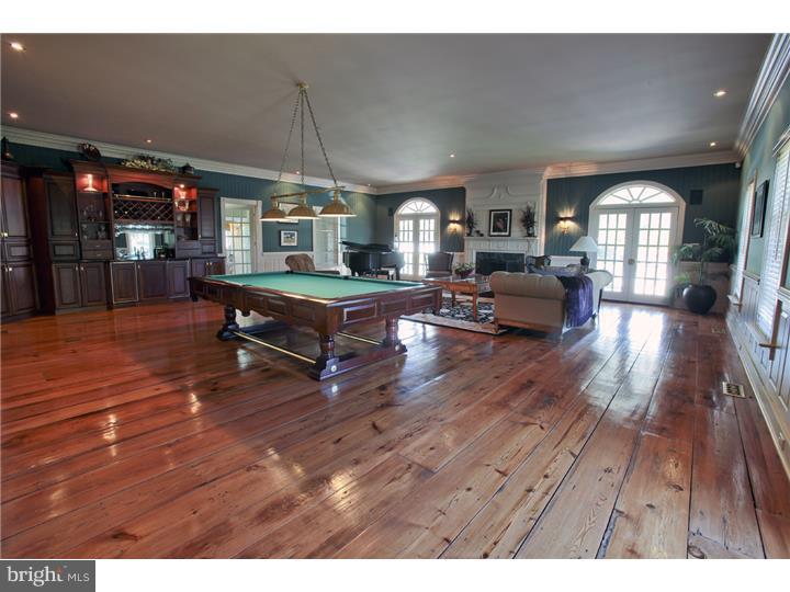 360 Woodhill Road Newtown, PA 18940 - Photo 4 of 25 Living Room