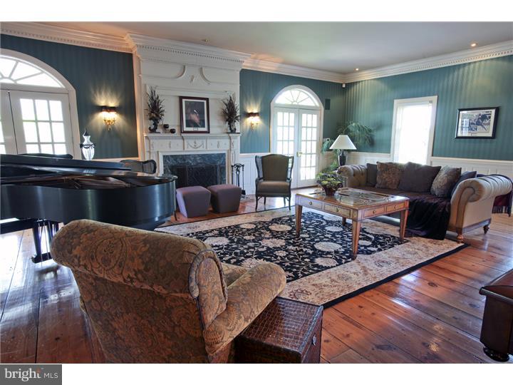 360 Woodhill Road Newtown, PA 18940 - Photo 5 of 25 Living Room