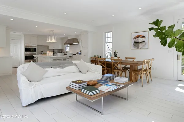 $3,450,000 | 16 Summit Road, Riverside, CT 06878