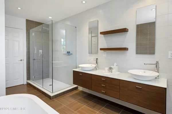 $3,450,000 | 16 Summit Road, Riverside, CT 06878