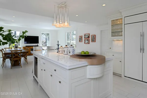 $3,450,000 | 16 Summit Road, Riverside, CT 06878