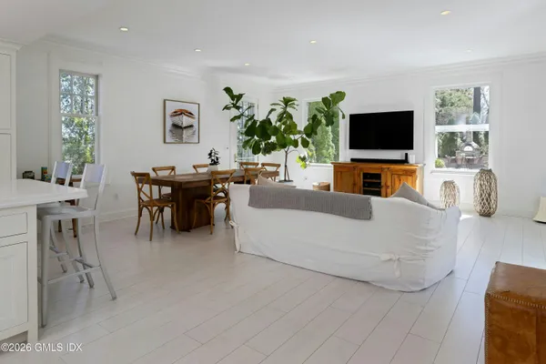 $3,450,000 | 16 Summit Road, Riverside, CT 06878