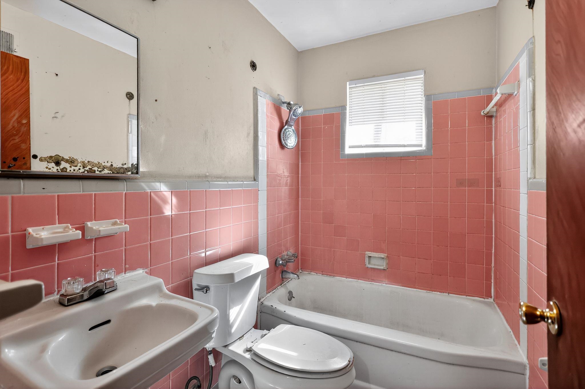4905 Lochinvar Road Memphis, TN 38116 - Photo 21 of 33 a bathroom with a sink toilet and shower