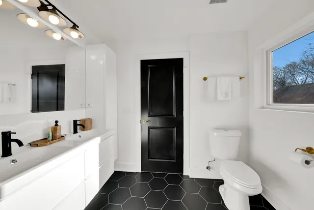 $5,000 | 1522 North Leamington Avenue, Chicago, IL 60651