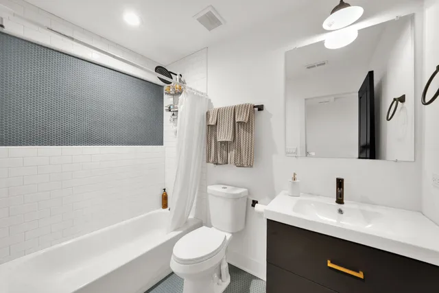 $5,000 | 1522 North Leamington Avenue, Chicago, IL 60651