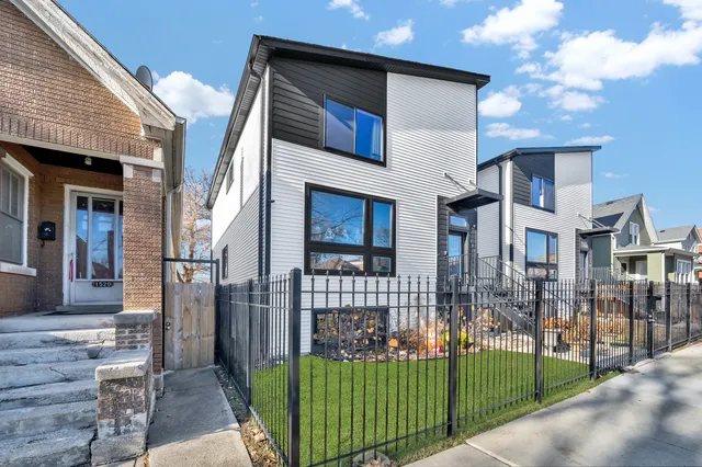 $5,000 | 1522 North Leamington Avenue, Chicago, IL 60651