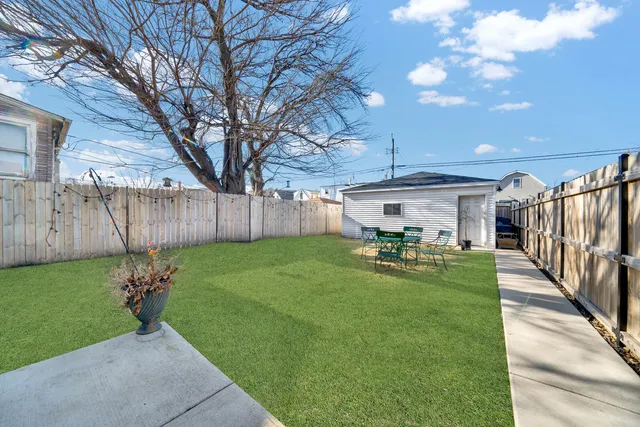 $5,000 | 1522 North Leamington Avenue, Chicago, IL 60651