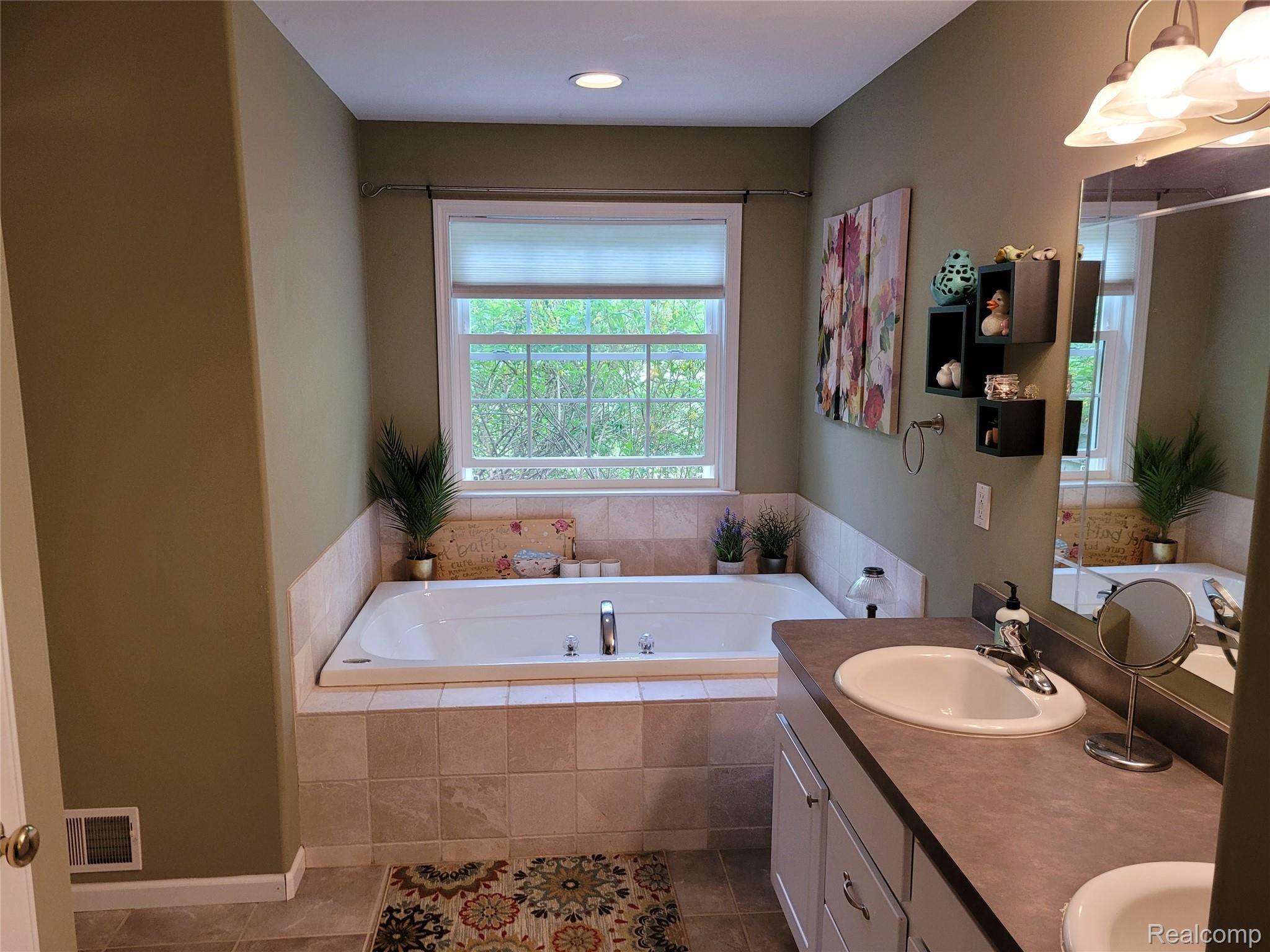 9235 North Fowlerville Road Fowlerville, MI 48836 - Photo 17 of 31 9235 Master Bath.jpg