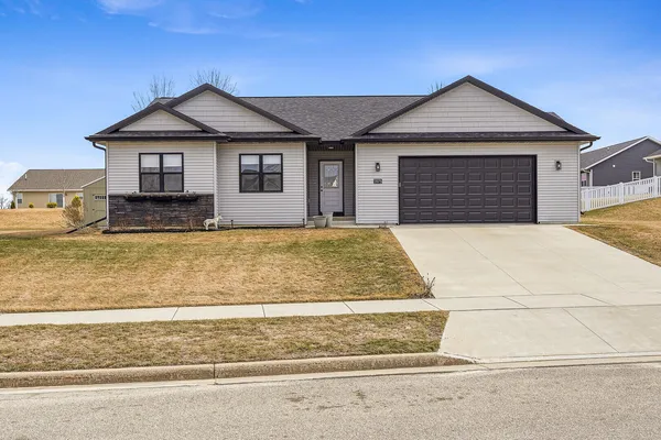 $425,000 | 2075 Willow Run, Reedsburg, WI 53959