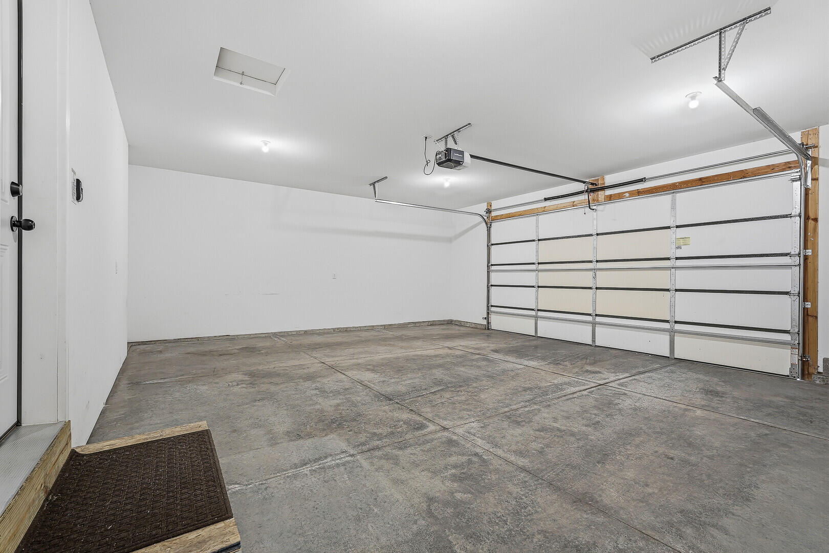 2075 Willow Run Reedsburg, WI 53959 - Photo 29 of 37 Garage