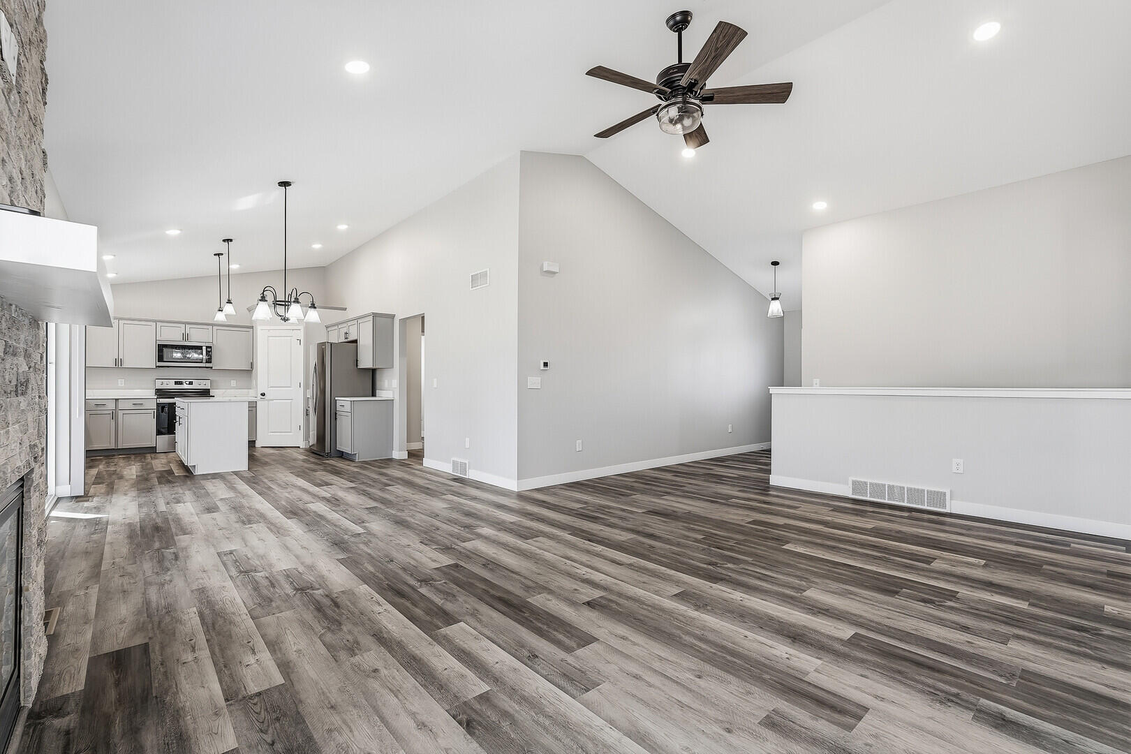 2075 Willow Run Reedsburg, WI 53959 - Photo 4 of 37 LR3