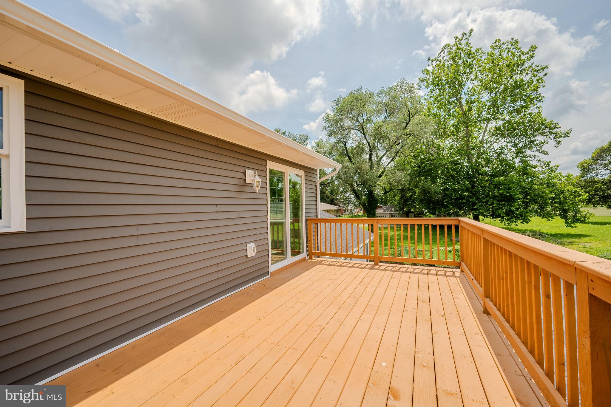 841 Reybold Drive New Castle, DE 19720 - Photo 19 of 51 Deck off kitchen