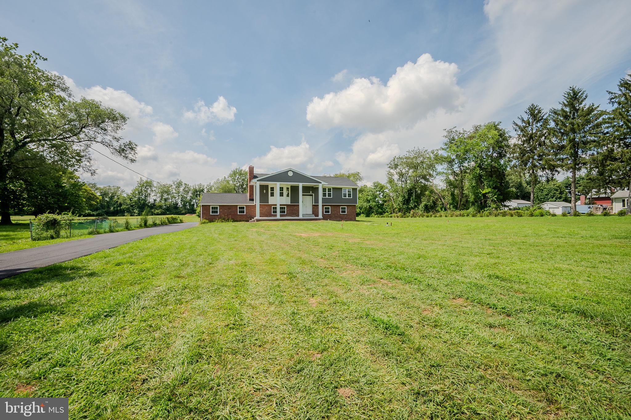 841 Reybold Drive New Castle, DE 19720 - Photo 3 of 51 Front - long drive