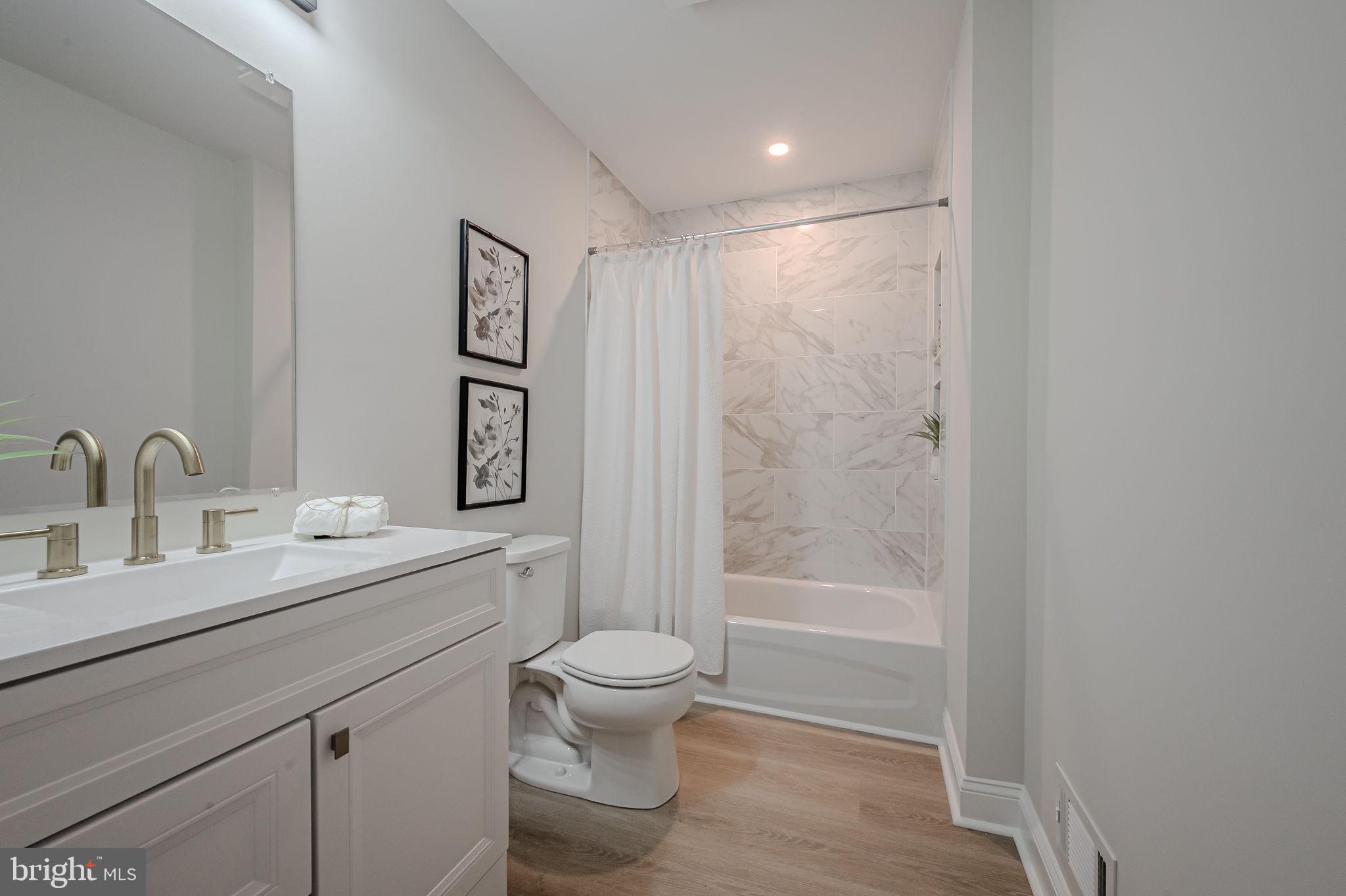 841 Reybold Drive New Castle, DE 19720 - Photo 31 of 51 Main Hall Bath