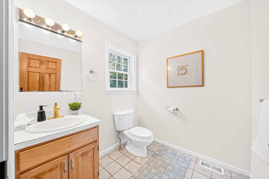 35 Brentwood Road Woburn, MA 01801 - Photo 19 of 42