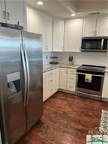 $4,700 | 2902 River Drive, Unit D301, Savannah, GA 31404