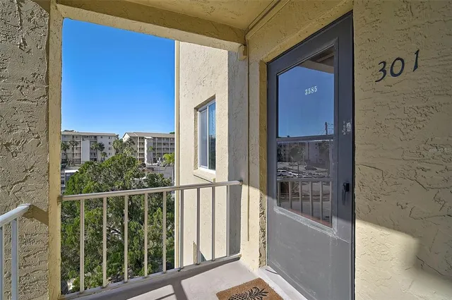 $168,900 | 3585 Lake Bayshore Drive, Unit J301, Bradenton, FL 34205