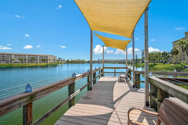 $168,900 | 3585 Lake Bayshore Drive, Unit J301, Bradenton, FL 34205