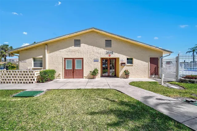 $168,900 | 3585 Lake Bayshore Drive, Unit J301, Bradenton, FL 34205