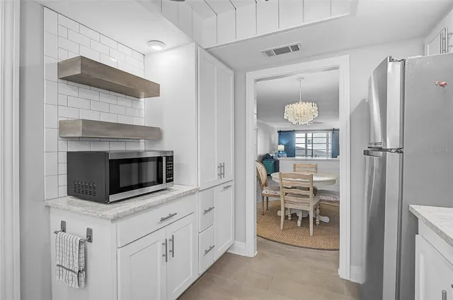 $168,900 | 3585 Lake Bayshore Drive, Unit J301, Bradenton, FL 34205