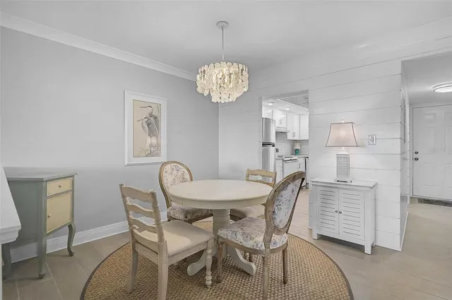 $168,900 | 3585 Lake Bayshore Drive, Unit J301, Bradenton, FL 34205