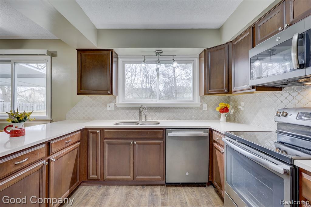 42293 Saltz Road Canton, MI 48187 - Photo 13 of 62