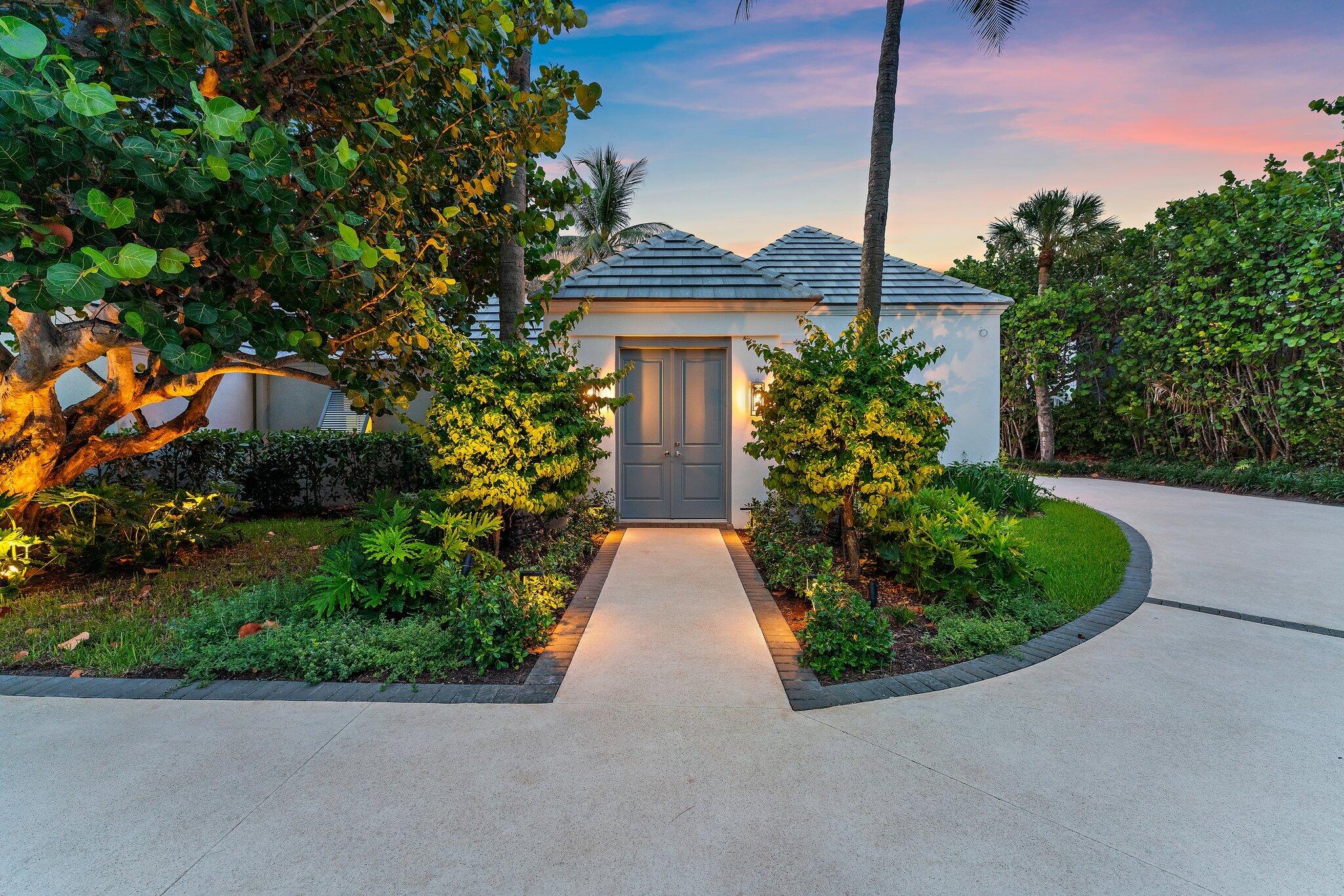 43 North Beach Road Hobe Sound, FL 33455 - Photo 34 of 73 Entry to Courtyard