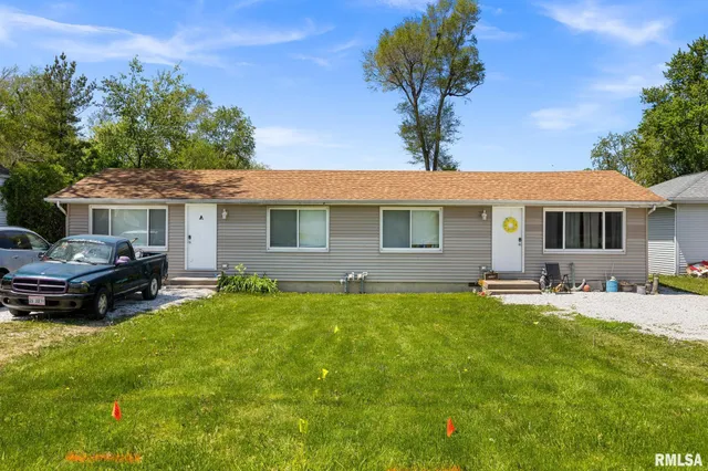 $179,900 | 106 Ernest Street, Unit A & B, Washington, IL 61571