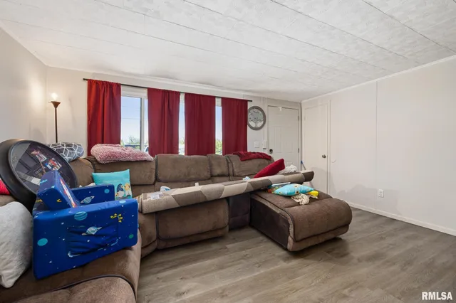 $179,900 | 106 Ernest Street, Unit A & B, Washington, IL 61571