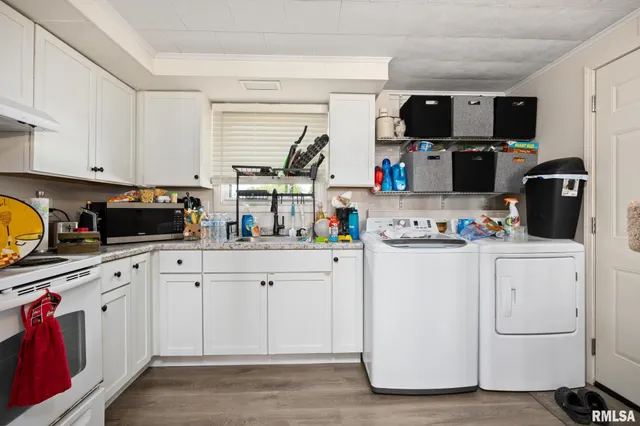 $179,900 | 106 Ernest Street, Unit A & B, Washington, IL 61571